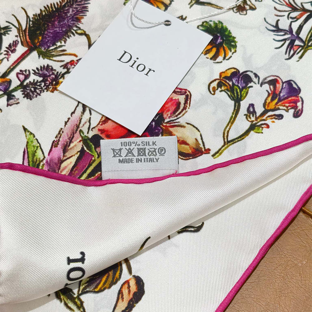 D10r printed square scarf 90