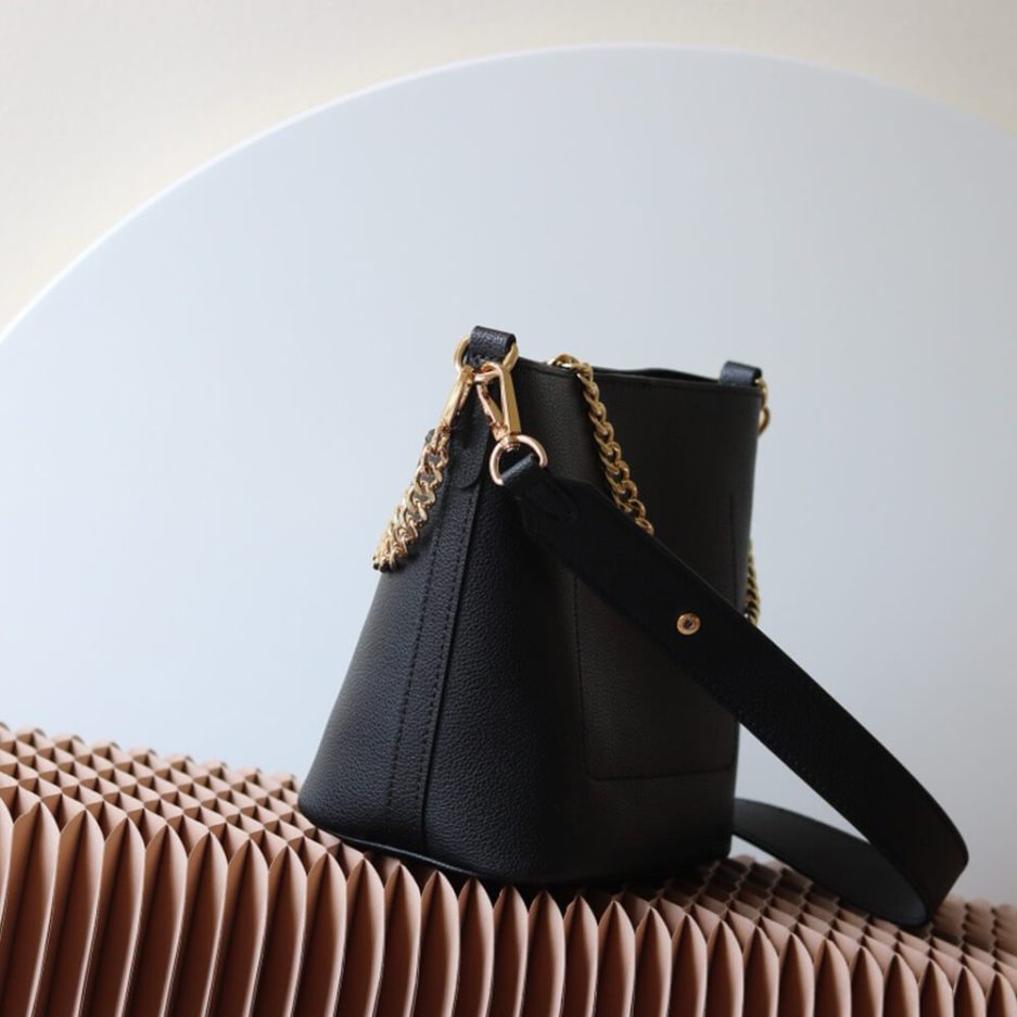 LV Lock and Walk