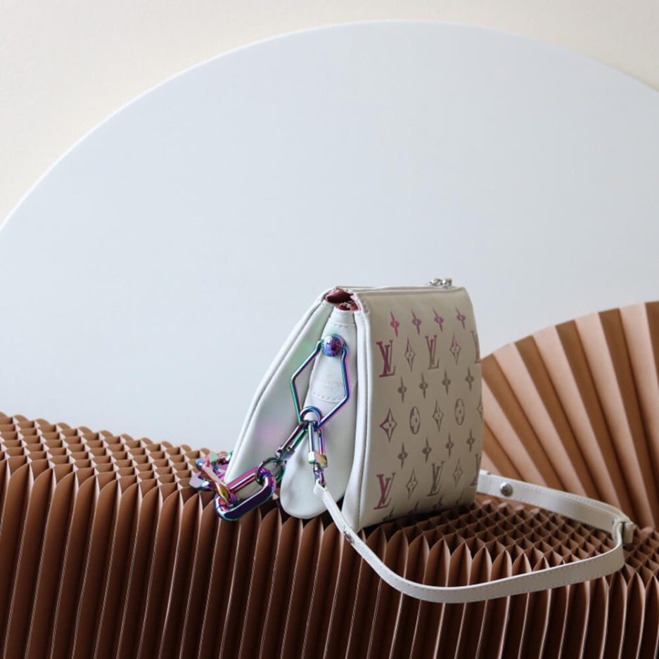 LV Coussin BB